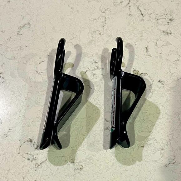 *3/$20* Wine hook for outdoor chairs in black, new without tags, set of 2 - Picture 4 of 6